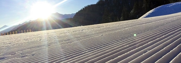 Des dameuses à la balayette, chacun son style dans la neige !